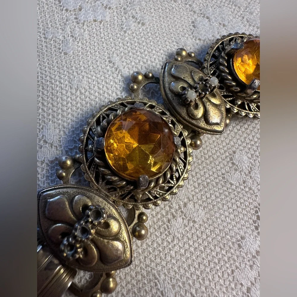 Elegant Vintage Gold-Tone Bracelet with Amber Inspired Accents Read Below